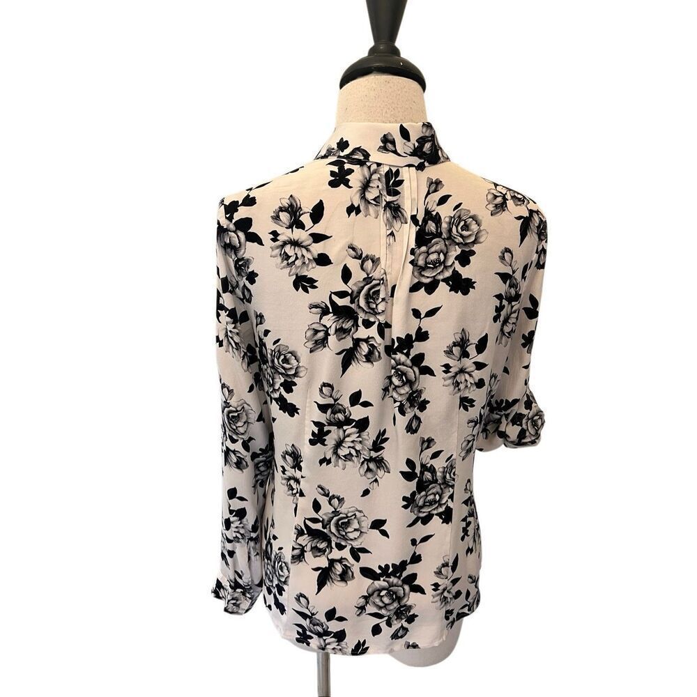 White House Black Market Women's Silk Floral Button Up Blouse Black White Size 6 - Picture 4 of 7